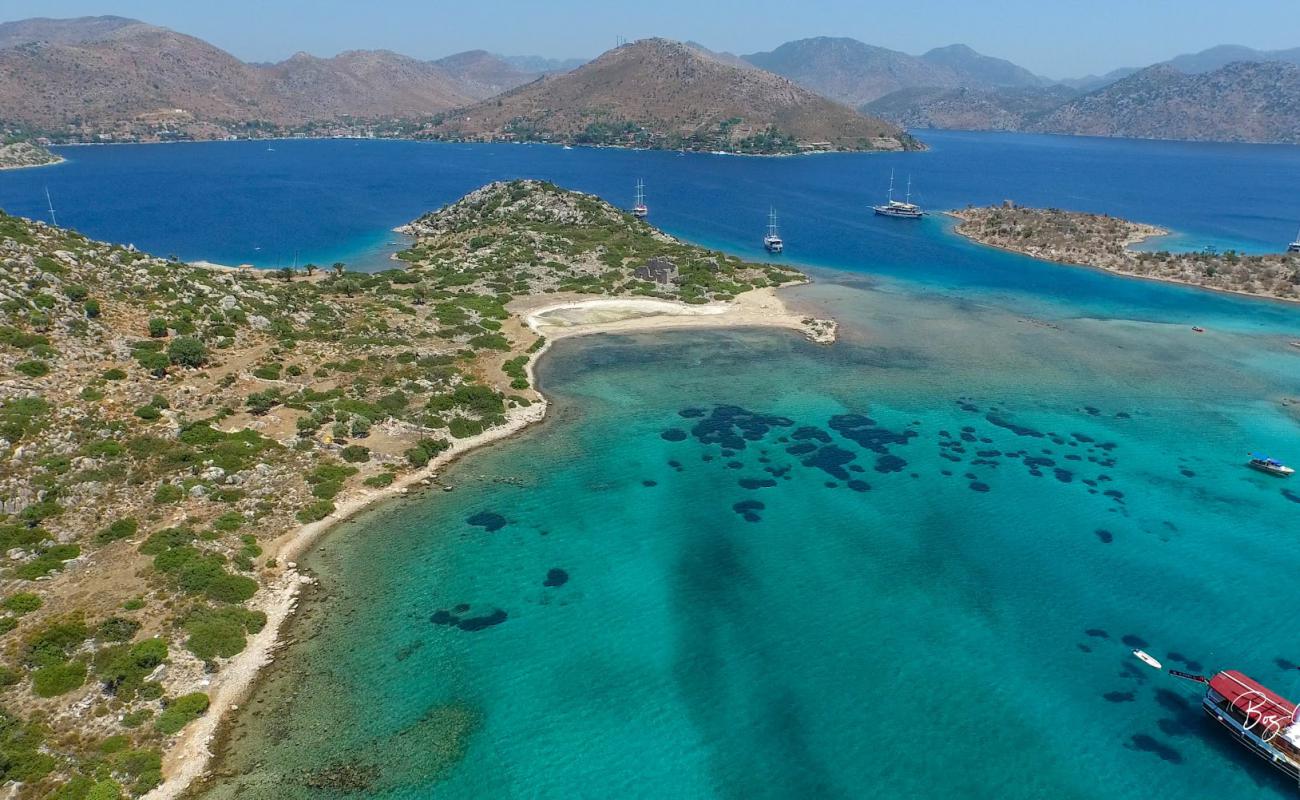 Foto af Amas beach II med let sand og småsten overflade