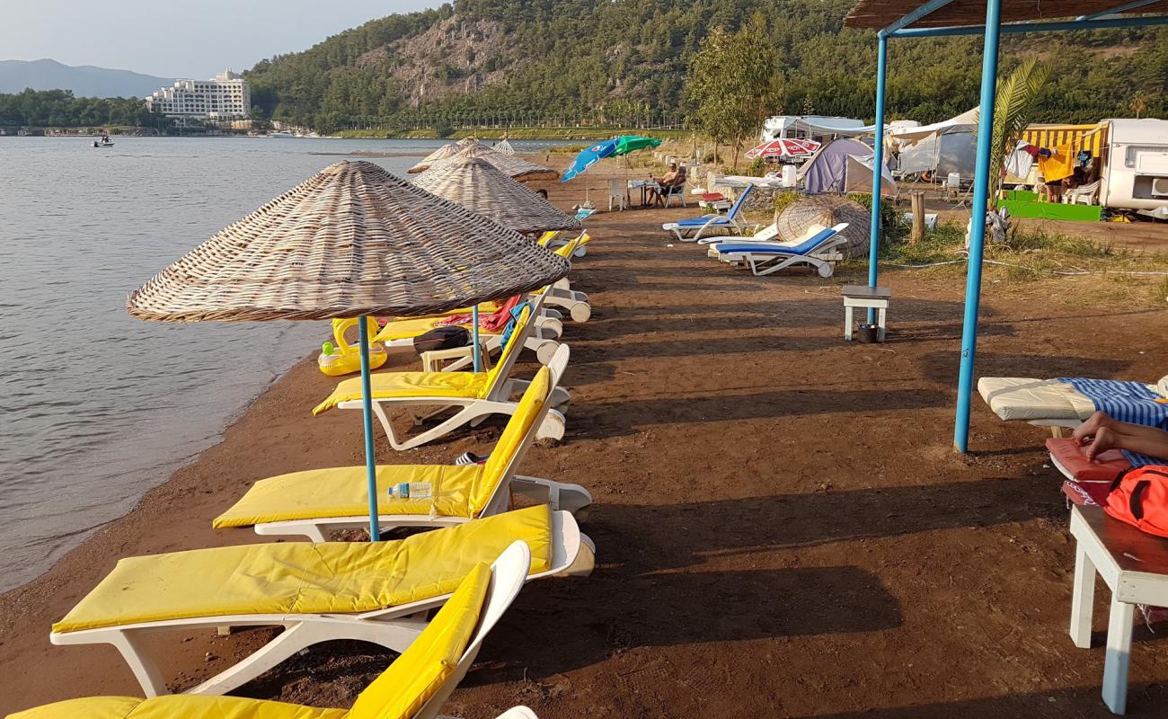 Foto af Turgut beach med brunt sand overflade