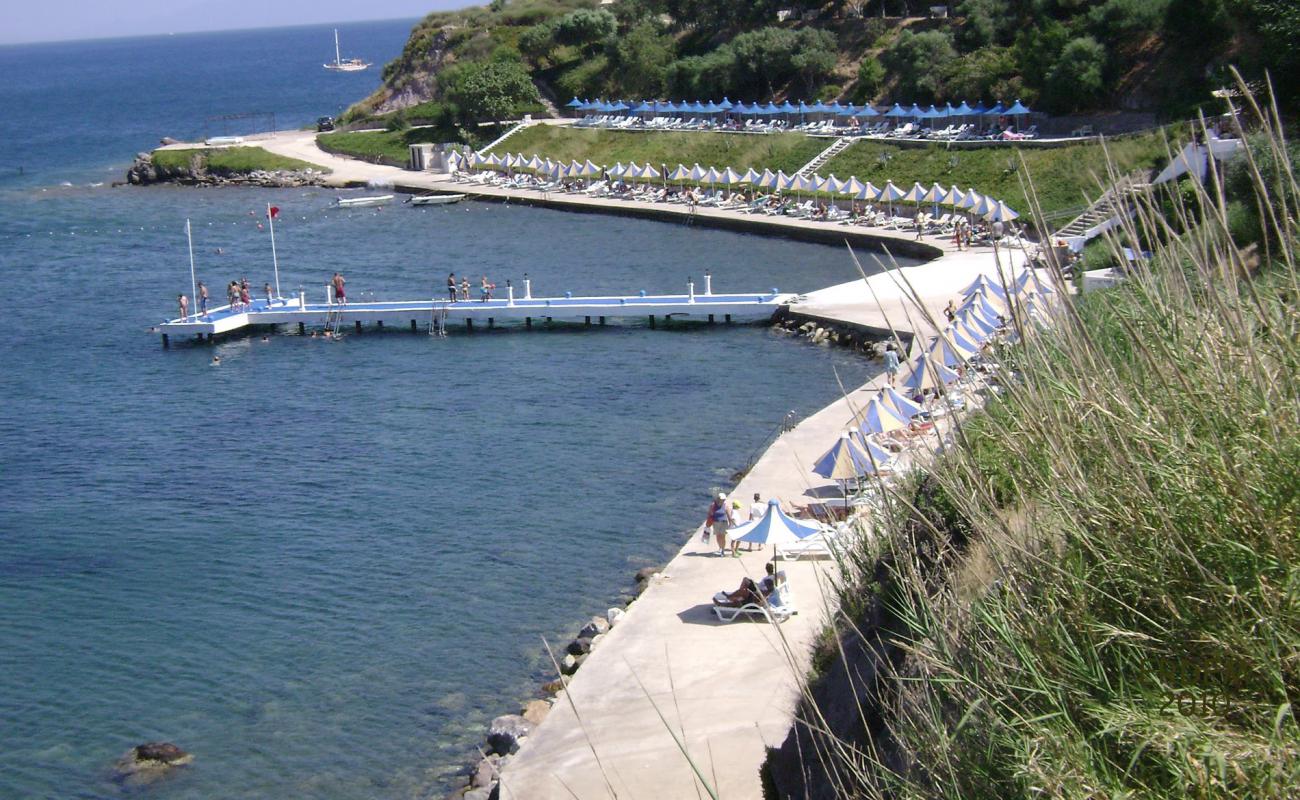 Foto af Akyarlar beach med betonovertræk overflade