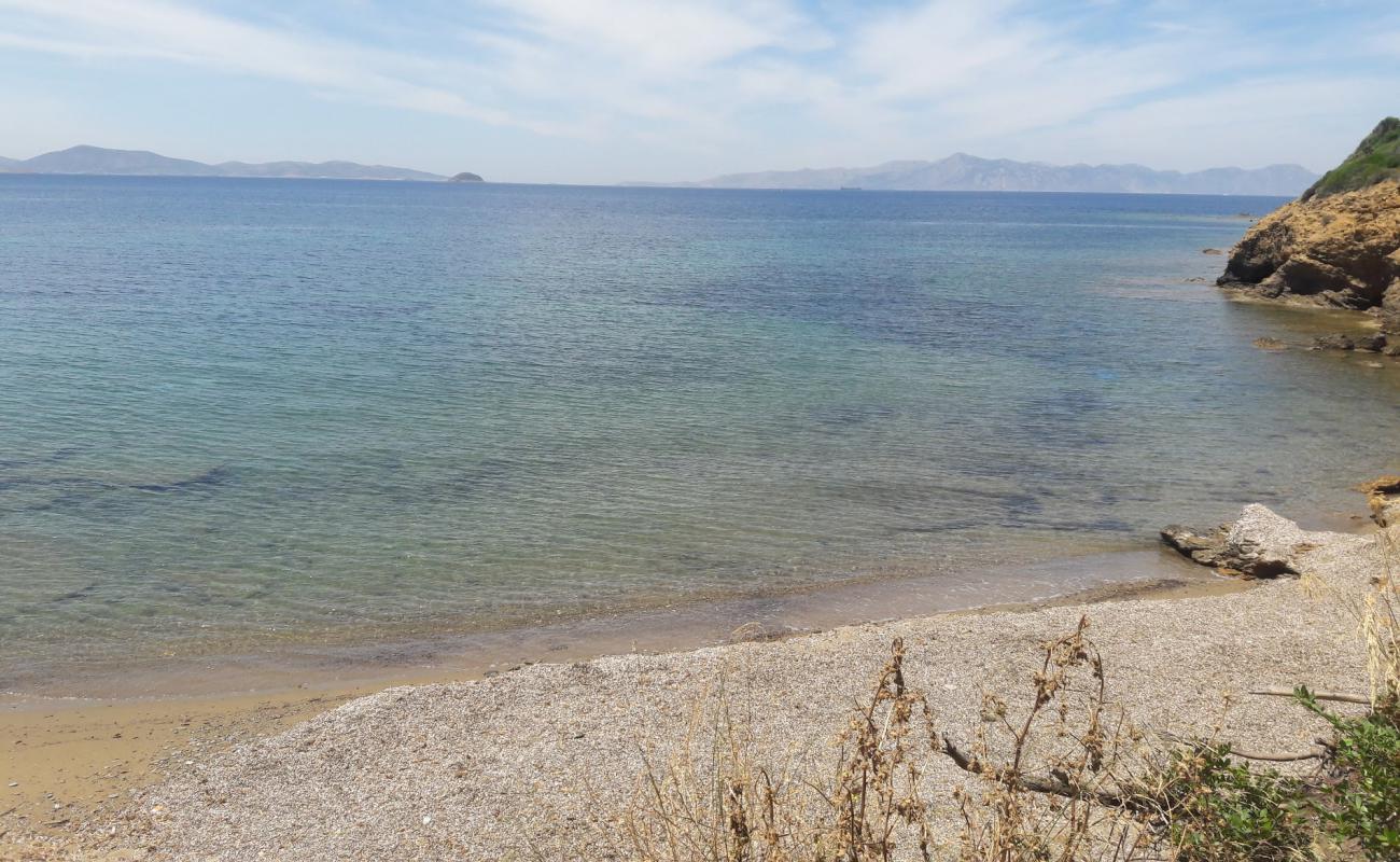 Foto af Mindos ruins Beach med let sand og småsten overflade