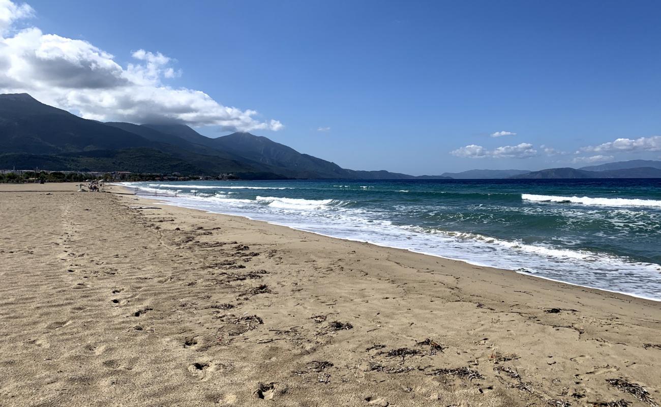 Foto af Kusadasi beach med lys sand overflade