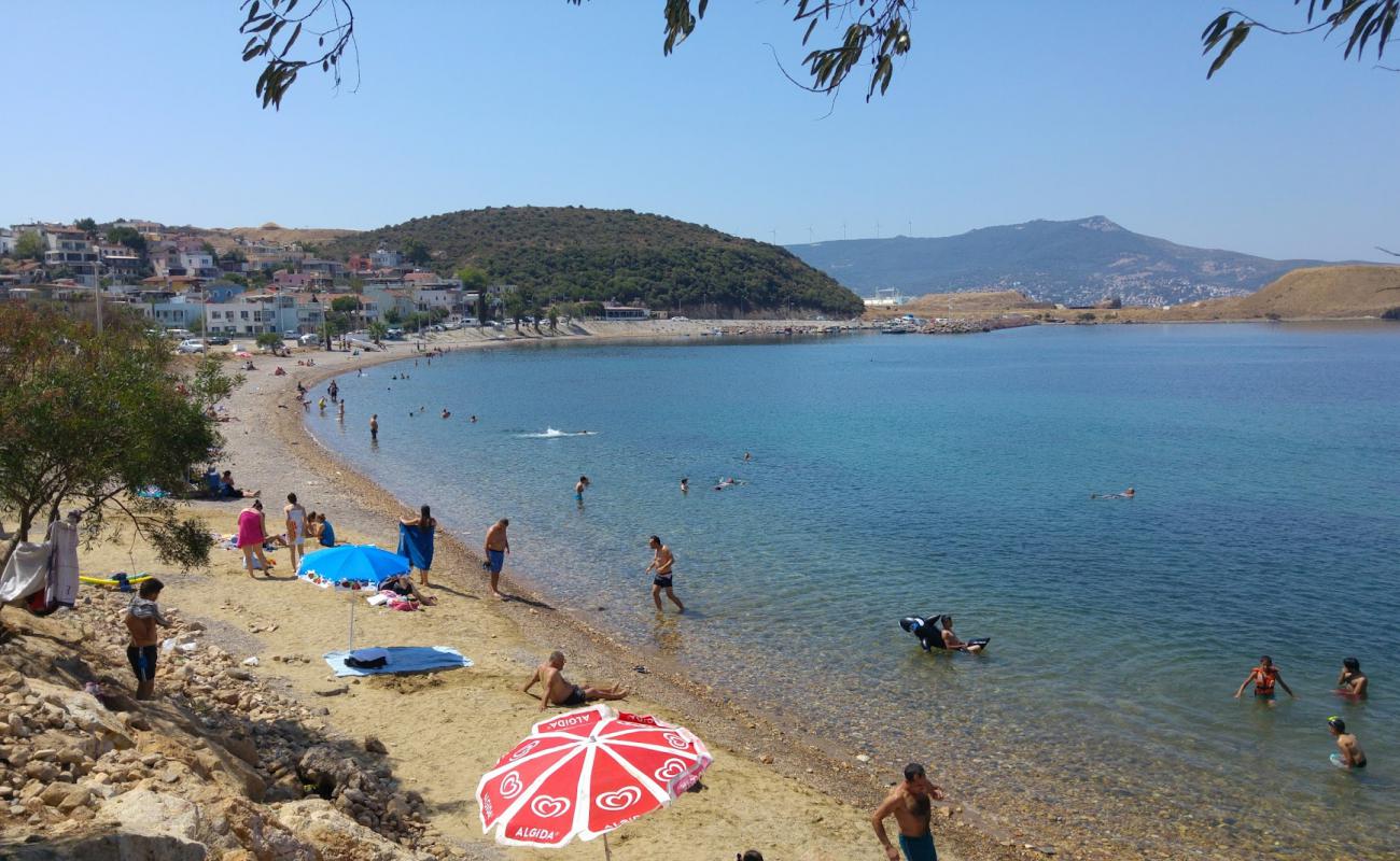 Foto af Cakmakli Beach bakket op af klipperne