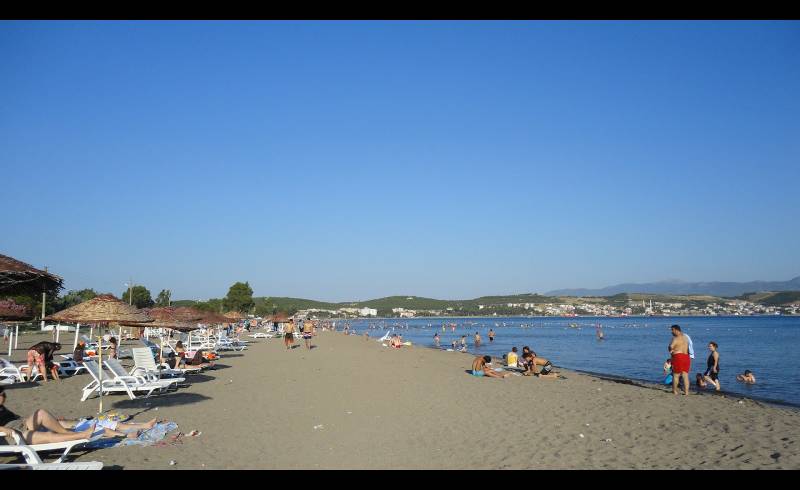 Foto af Aliaga beach med lys sand overflade