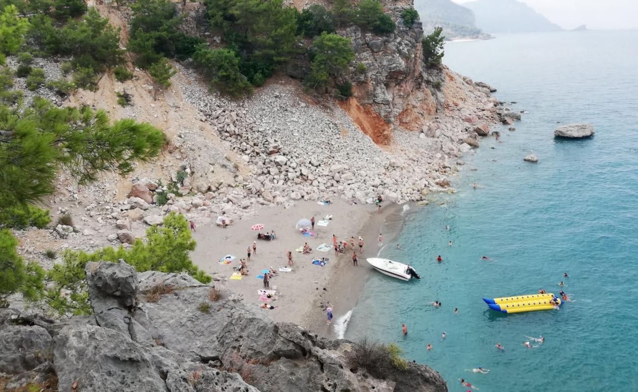 Foto af Trash bay beach med gråt sand og småsten overflade