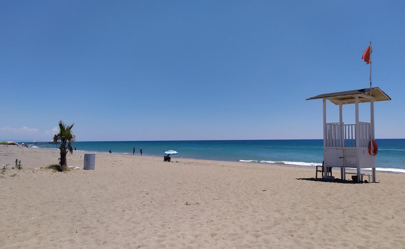 Foto af Bogazkent beach med sort sand og småsten overflade