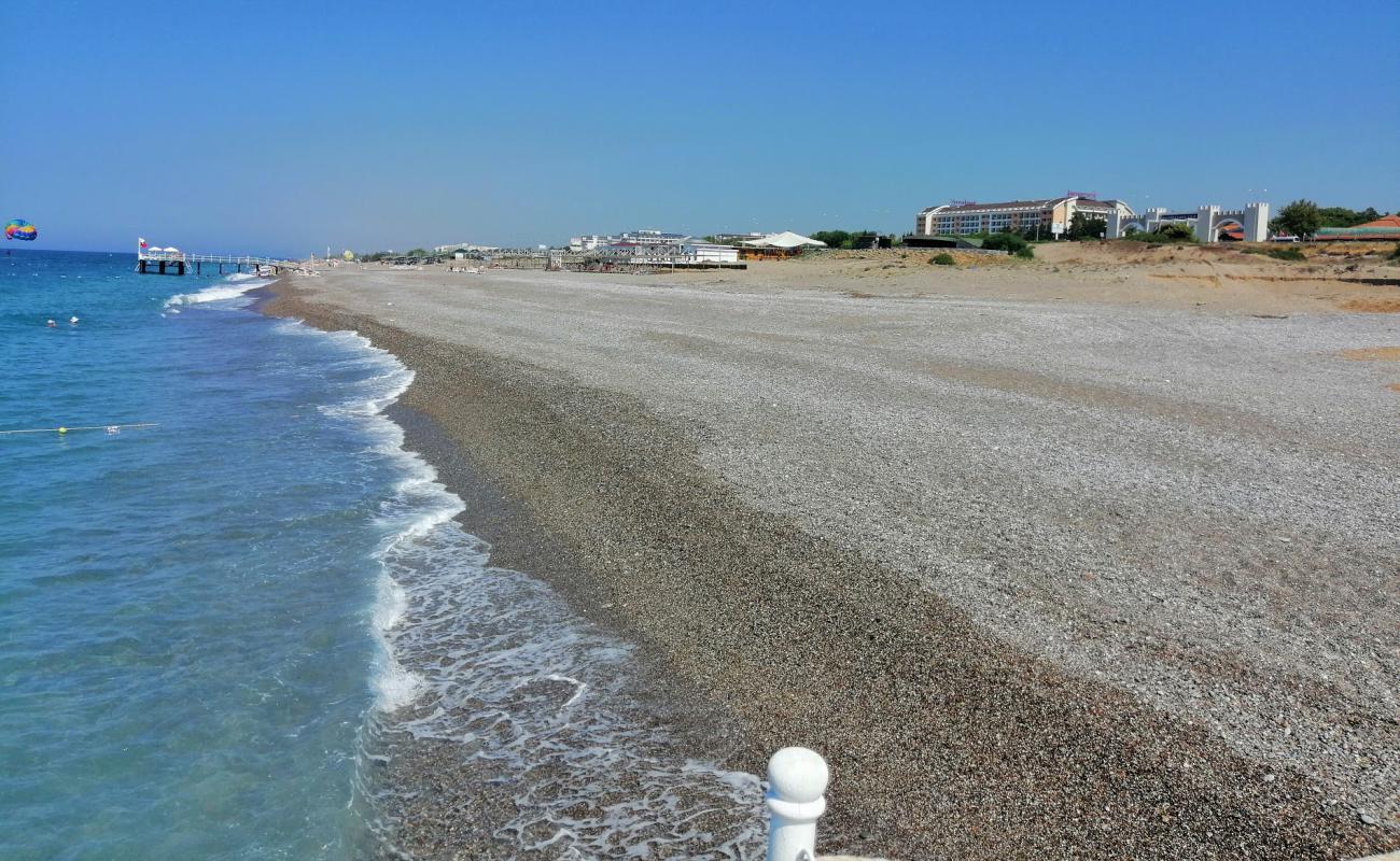 Foto af Sea Garden beach med sort sand og småsten overflade