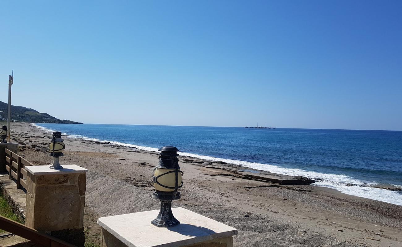 Foto af Demirtas beach II med brunt sand og sten overflade