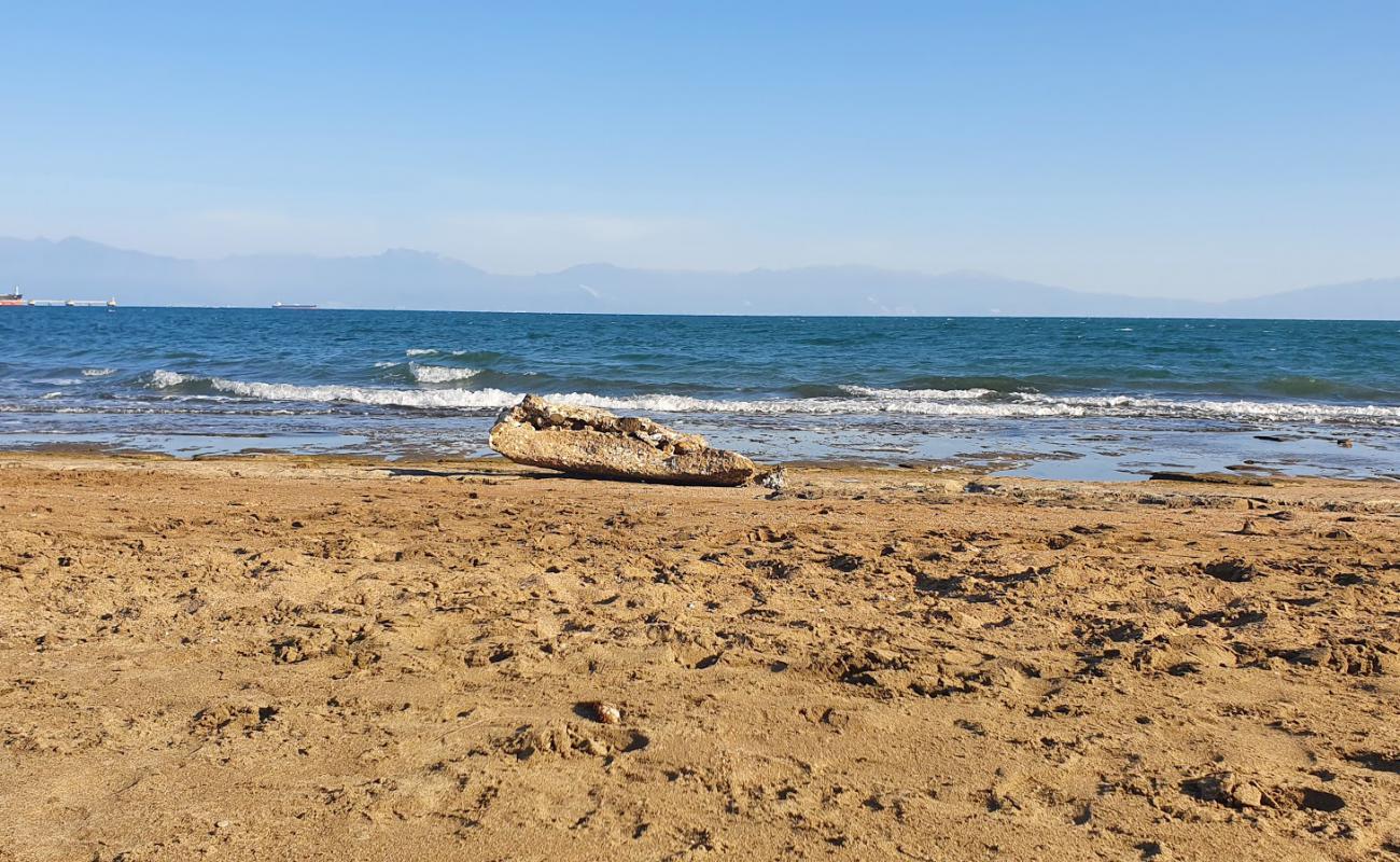 Foto af Yumurtalik beach III med lyst sand & sten overflade