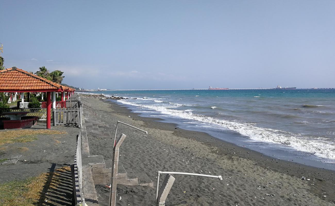 Foto af Yeniyurt beach med gråt sand og småsten overflade