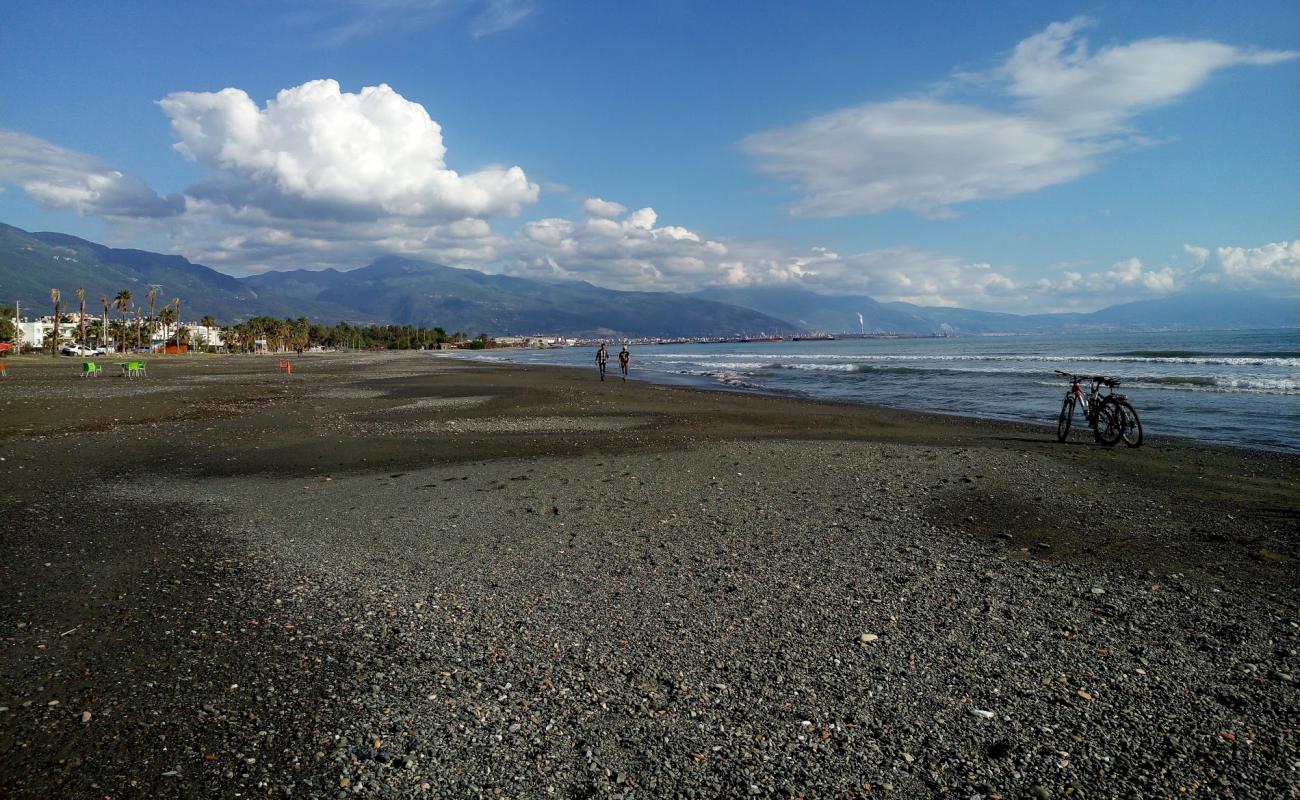 Foto af Dortyol beach med lys sand overflade