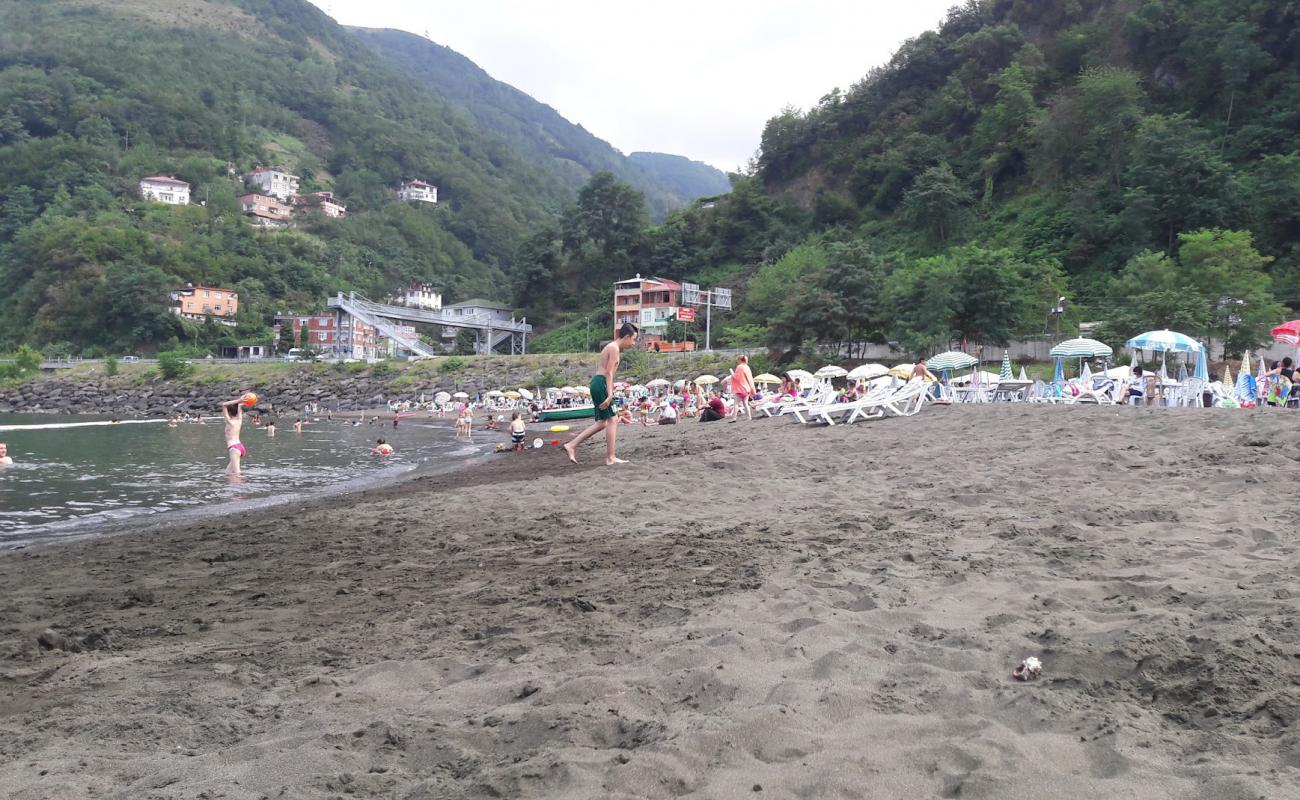 Foto af Yoroz Beach med brunt sand overflade