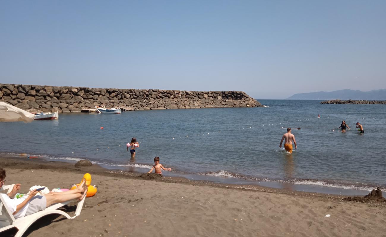 Foto af Besikduzu public beach med lys sand overflade