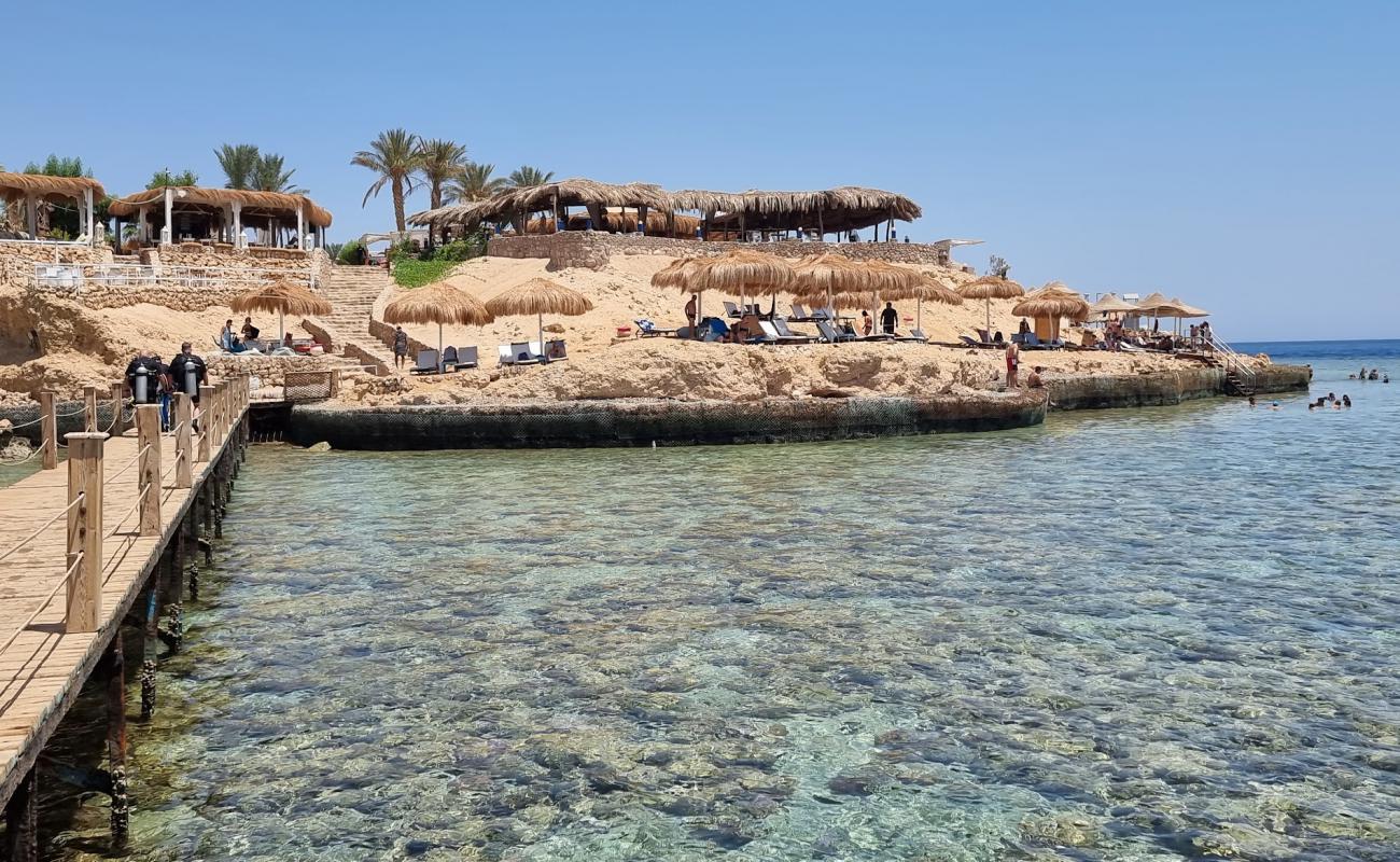 Foto af El Fanar Beach med betonovertræk overflade