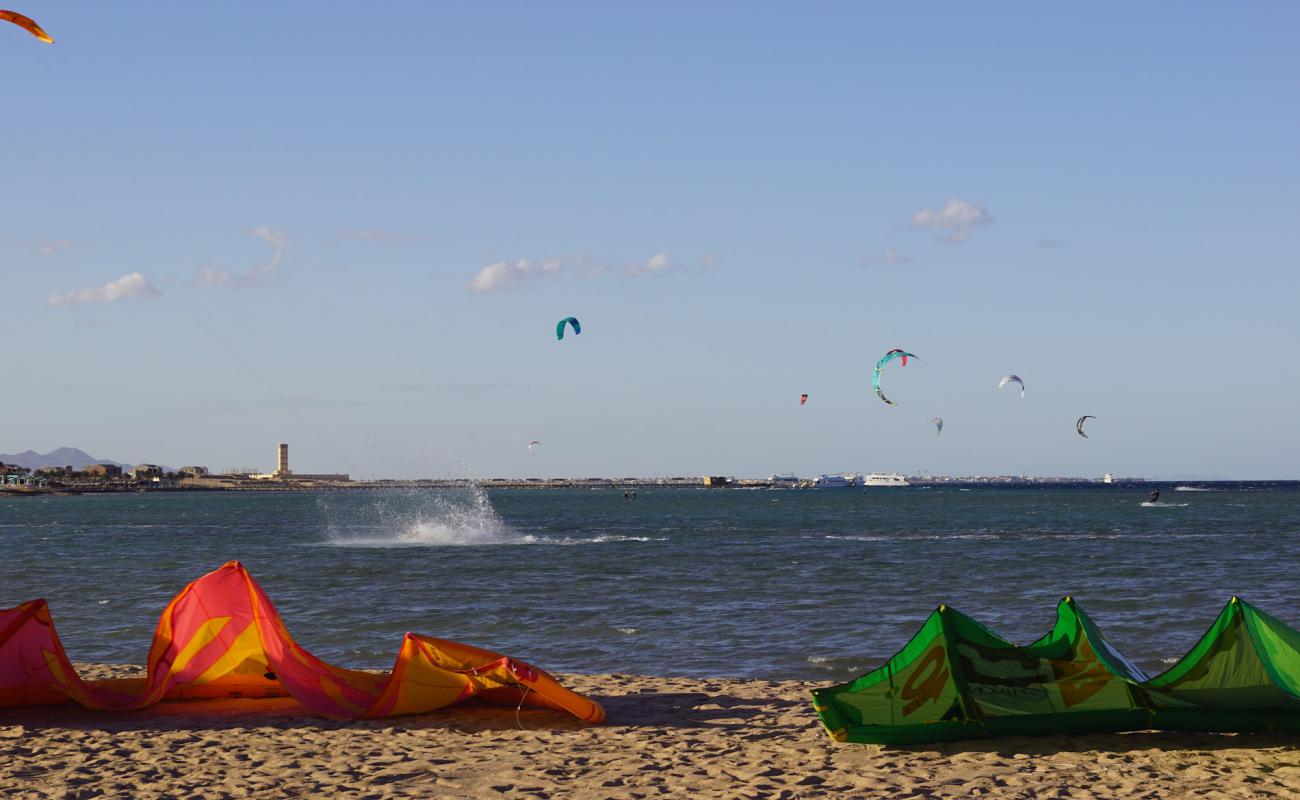 Foto af IBI & Friends med lys sand overflade