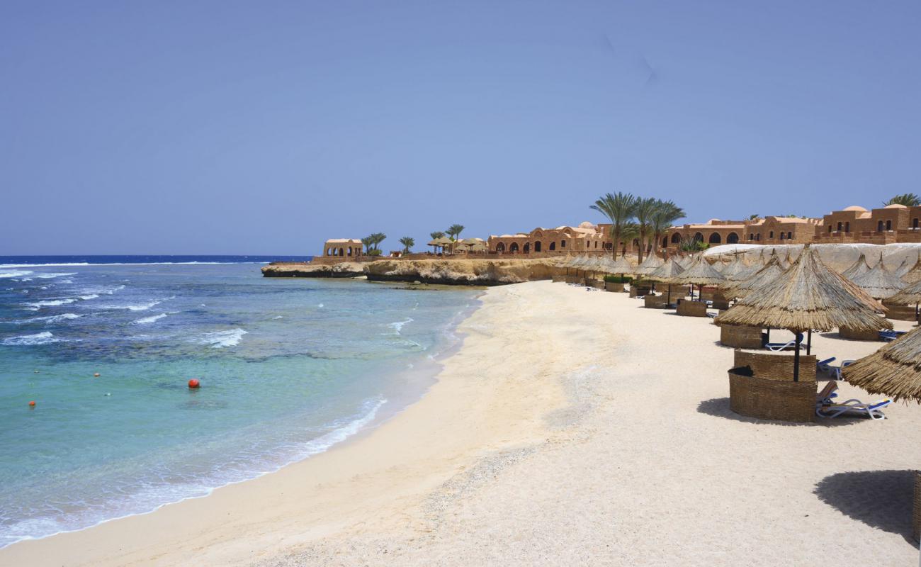 Foto af Movenpick Resort El Quseir Strand med lys sand overflade