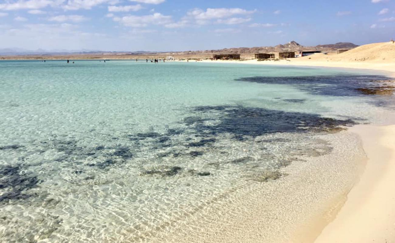 Foto af Ras Hankorab beach med lys sand overflade