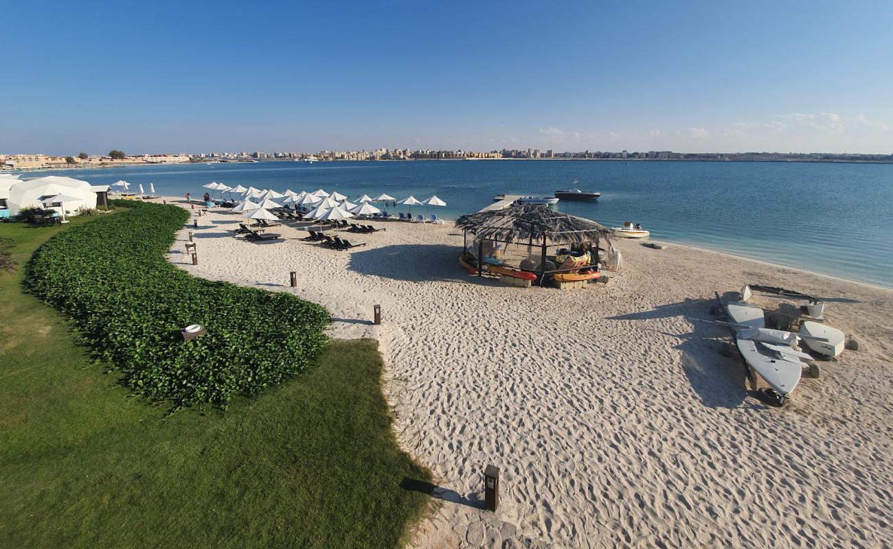 Foto af Yachtel Hotel Beach med lys sand overflade