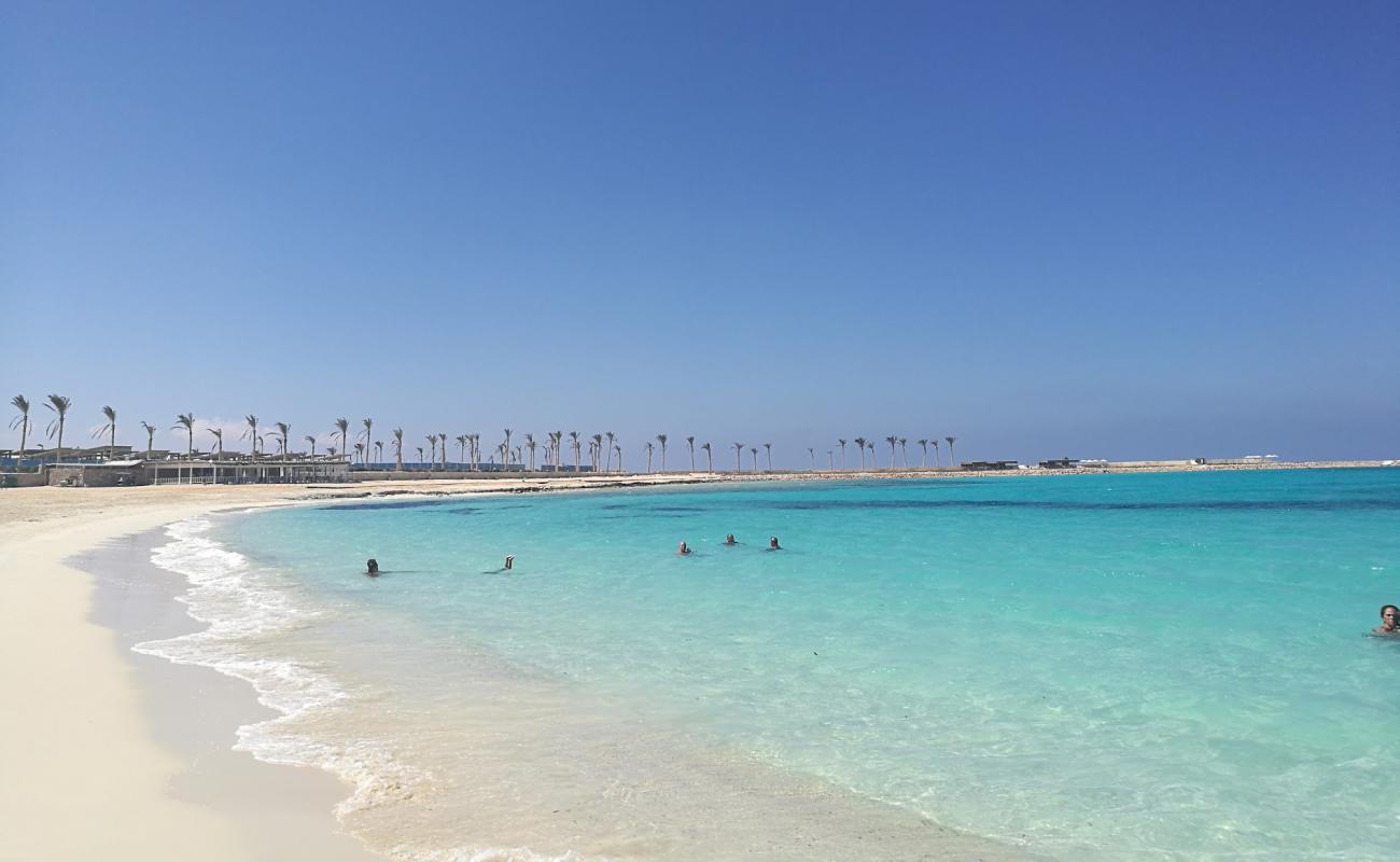 Foto af Caesar Sodic Beach med lys fint sand overflade