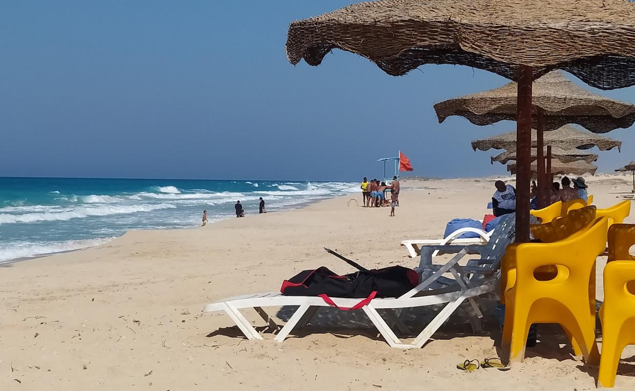 Foto af Rexyian Beach med lys fint sand overflade