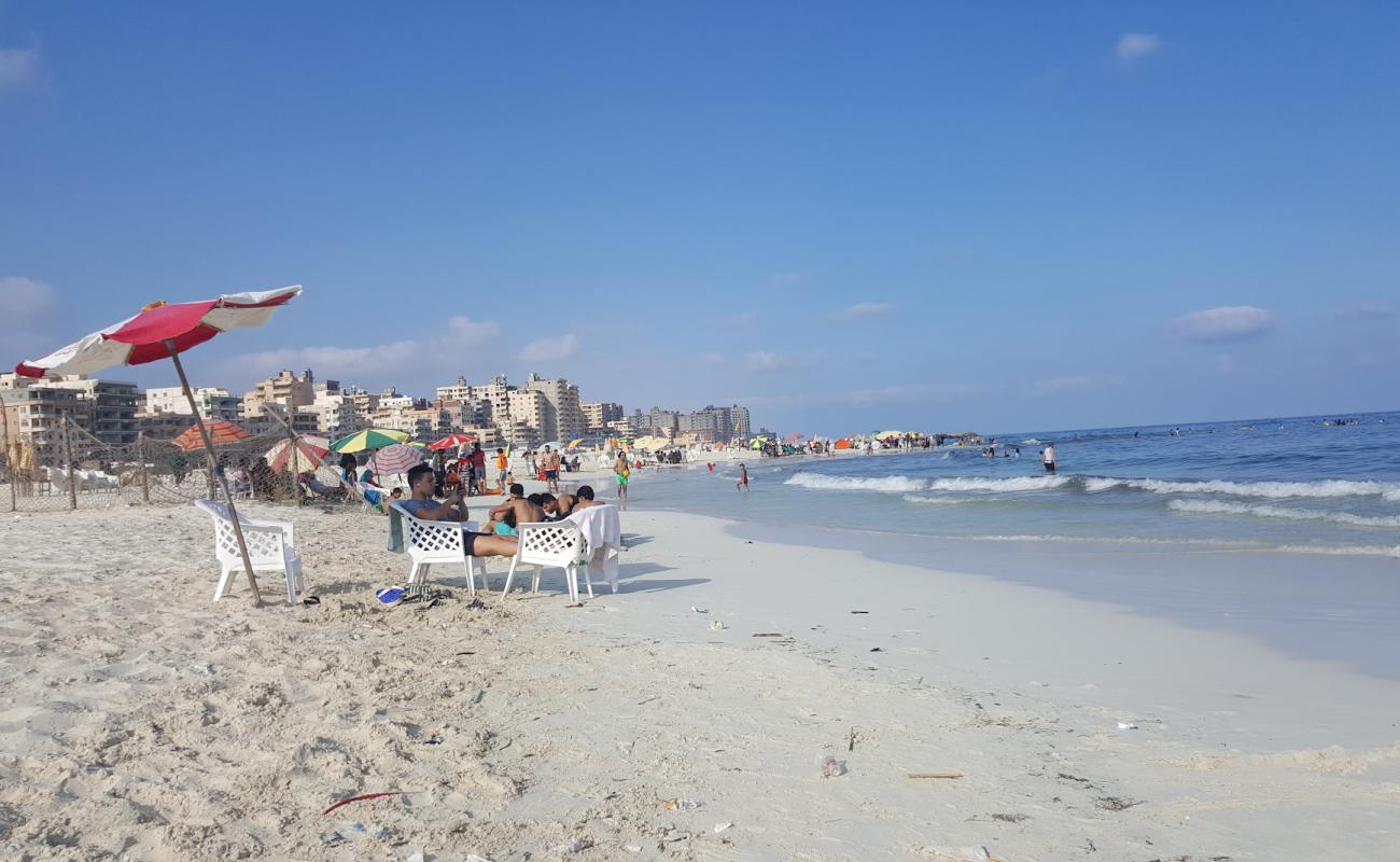 Foto af Al Bahri Public Beach med hvidt fint sand overflade