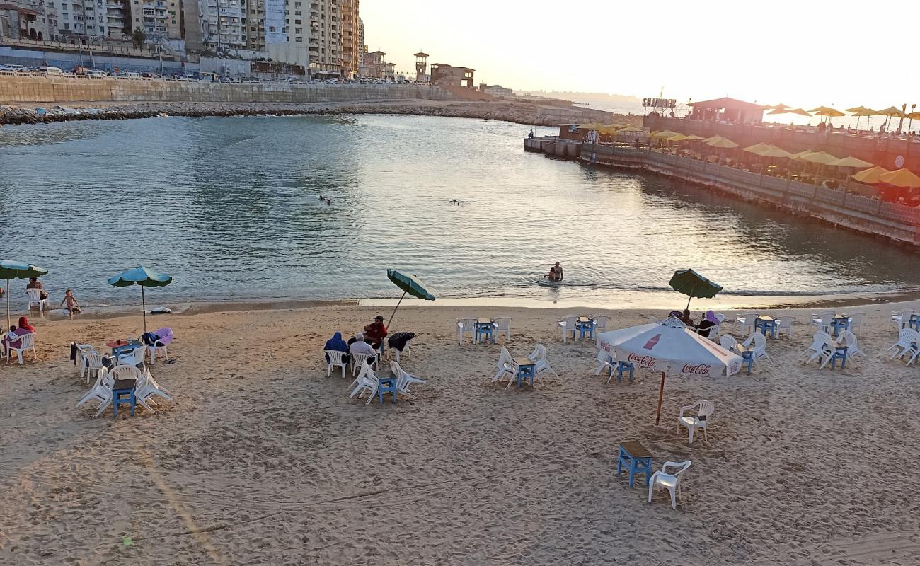 Foto af Engineers Beach med lys sand overflade