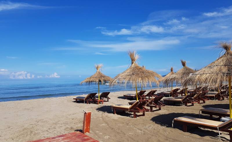 Foto af Hamalla Beach med gråt fint sand overflade