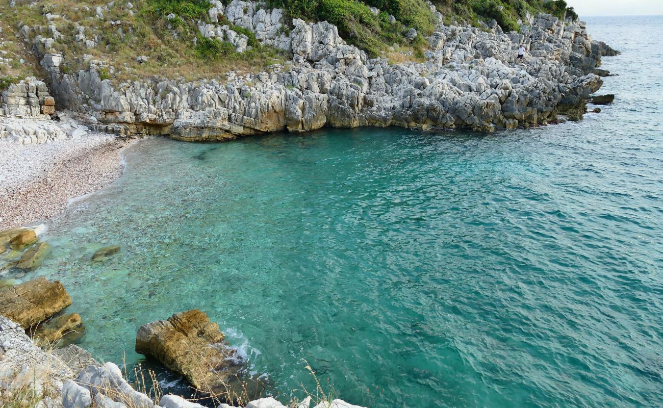 Foto af Denourek Beach med let sten overflade