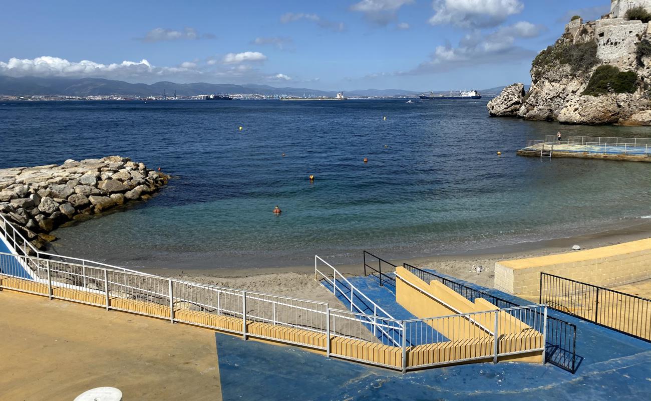 Foto af Camp Bay Beach, Gibraltar med grå sten overflade