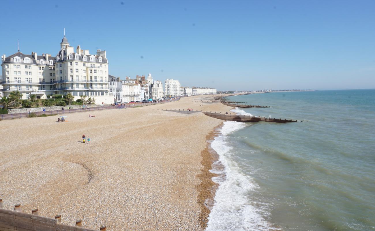 Foto af Eastbourne Strand med let fin sten overflade