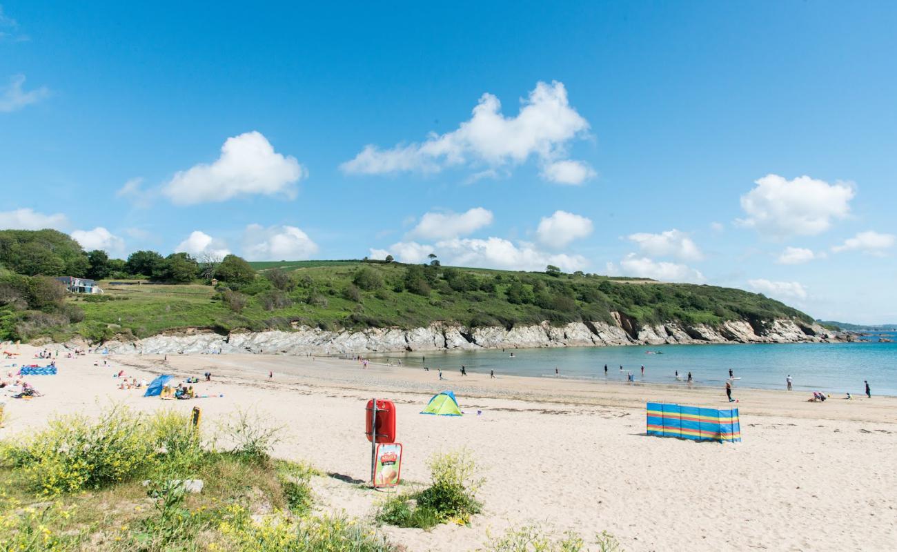 Foto af Maenporth strand med lys sand overflade