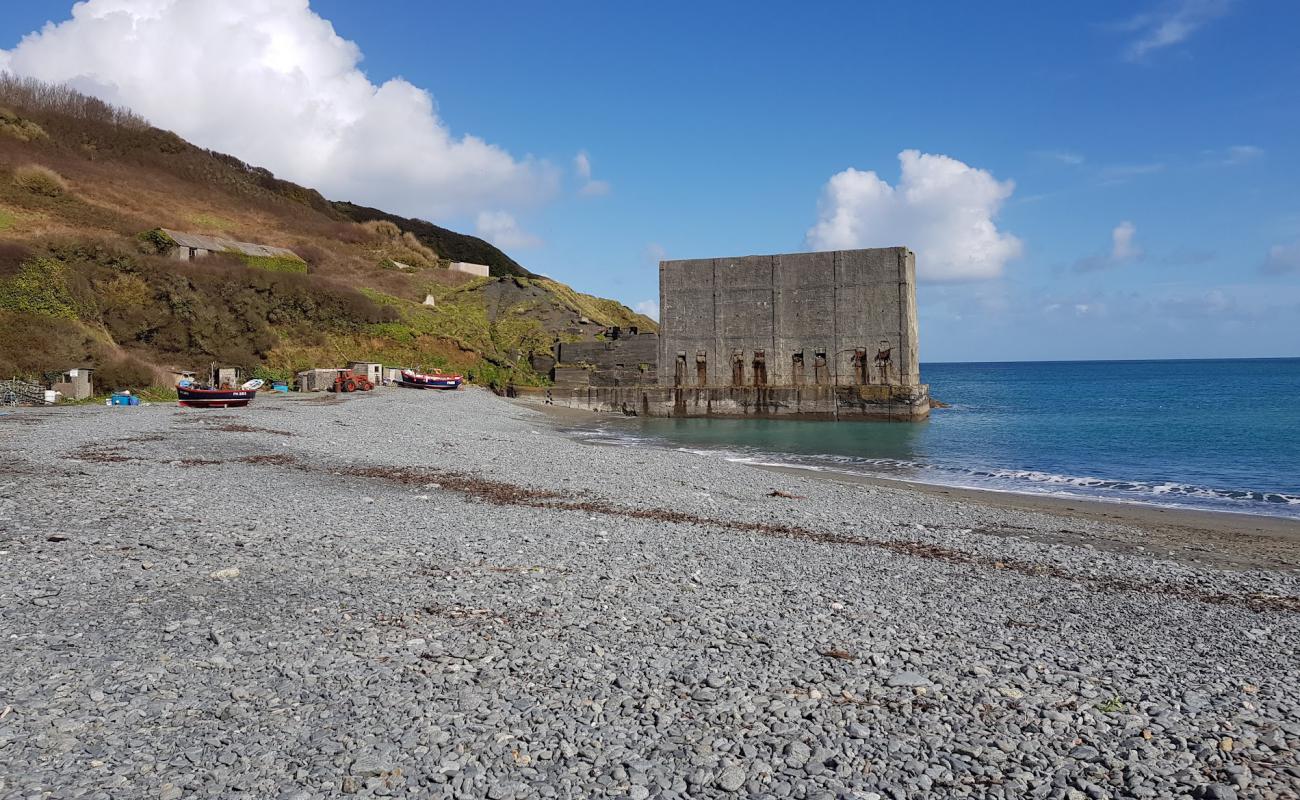 Foto af Porthoustock beach med grå sten overflade