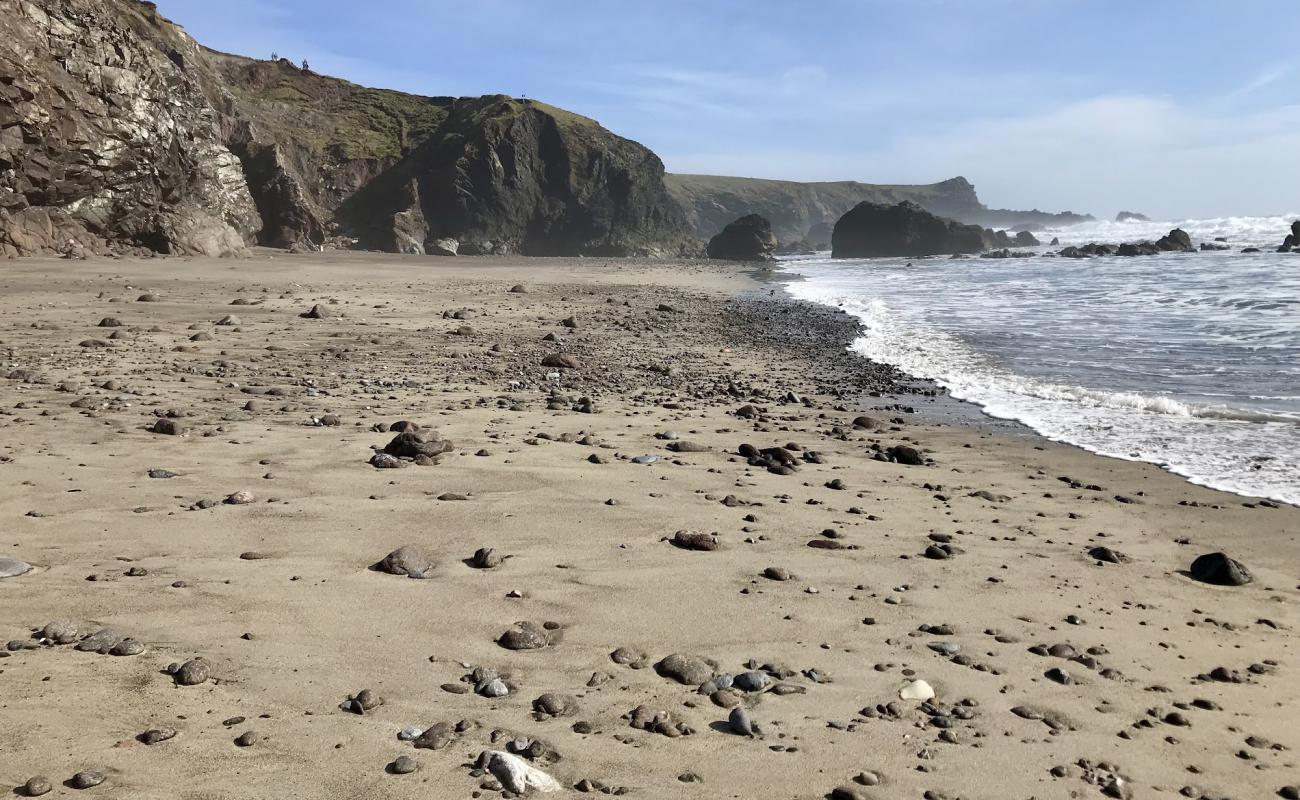 Foto af Pentreath beach med lys sand overflade