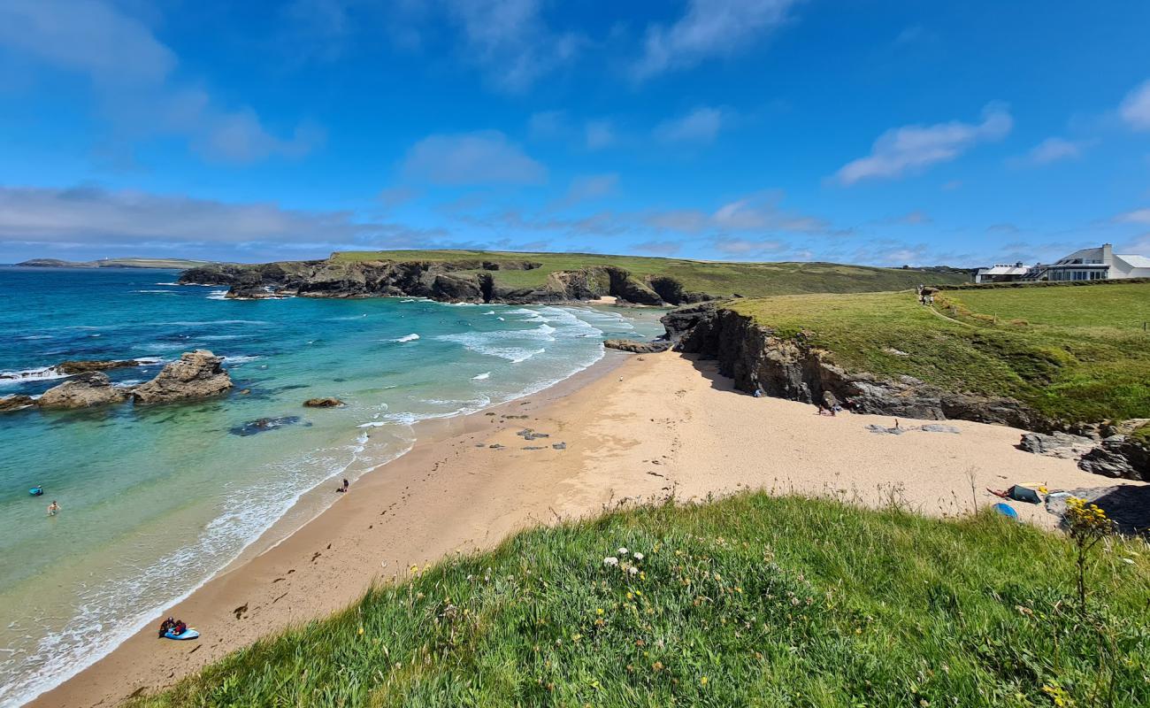 Foto af Porthcothan beach med lys fint sand overflade