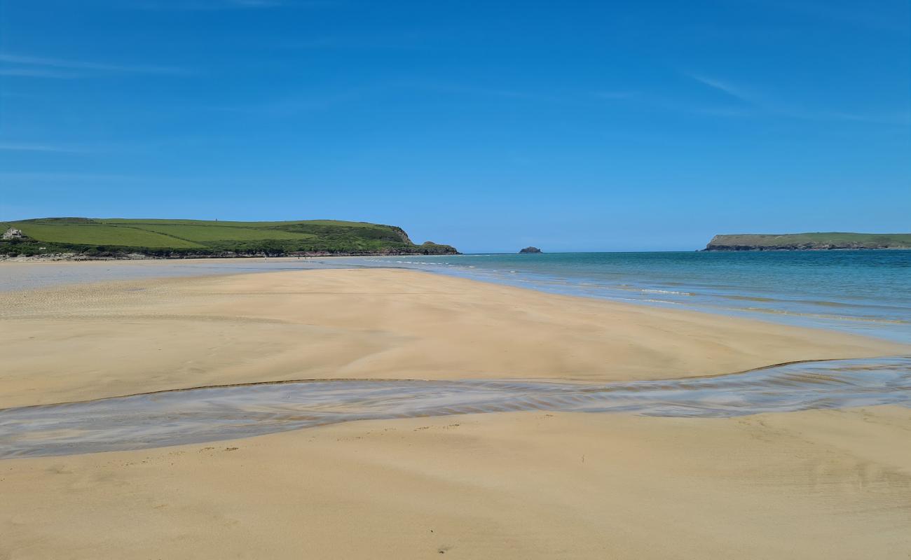 Foto af St George's Cove med lys fint sand overflade