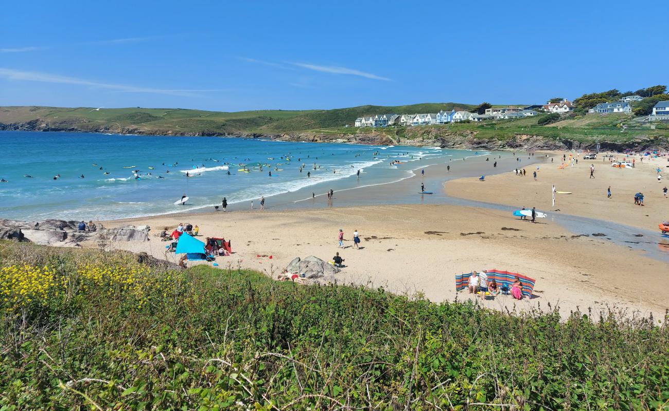 Foto af Polzeath beach med lys sand overflade