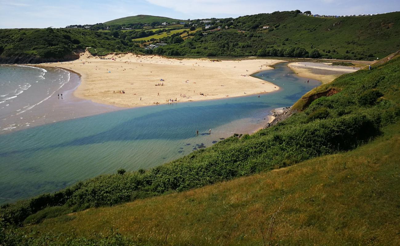 Foto af Three Cliffs Bay med lys fint sand overflade