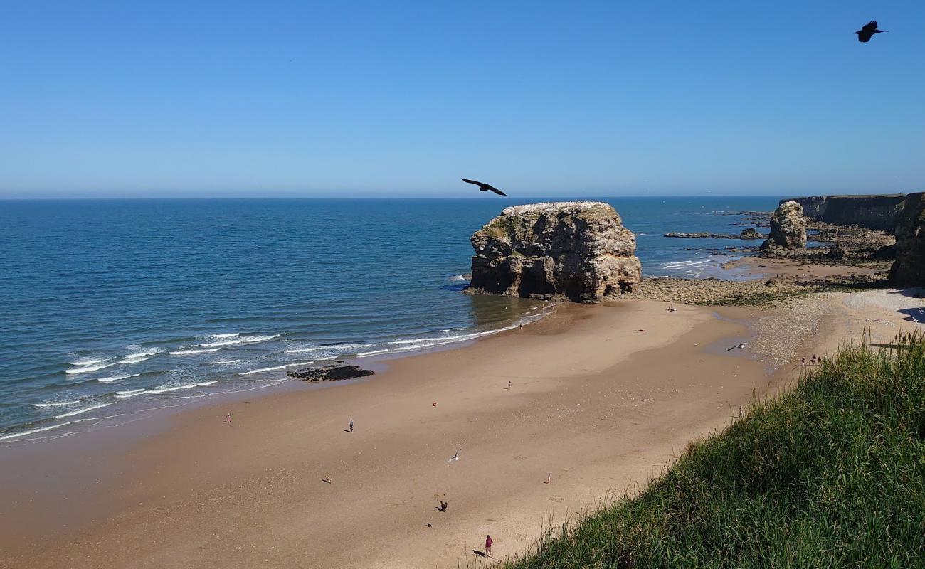 Foto af Marsden strand med lys sand overflade