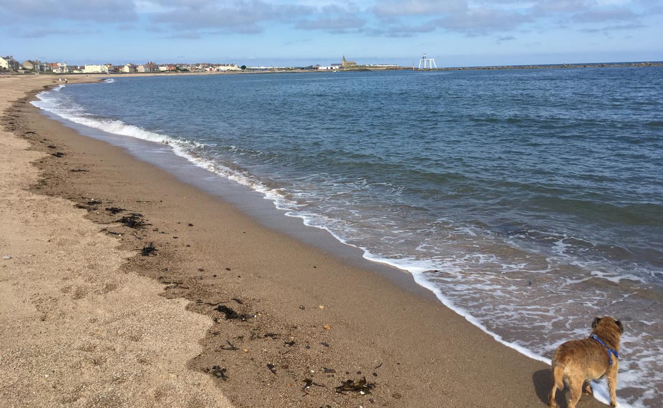 Foto af Newbiggin beach med lys sand overflade