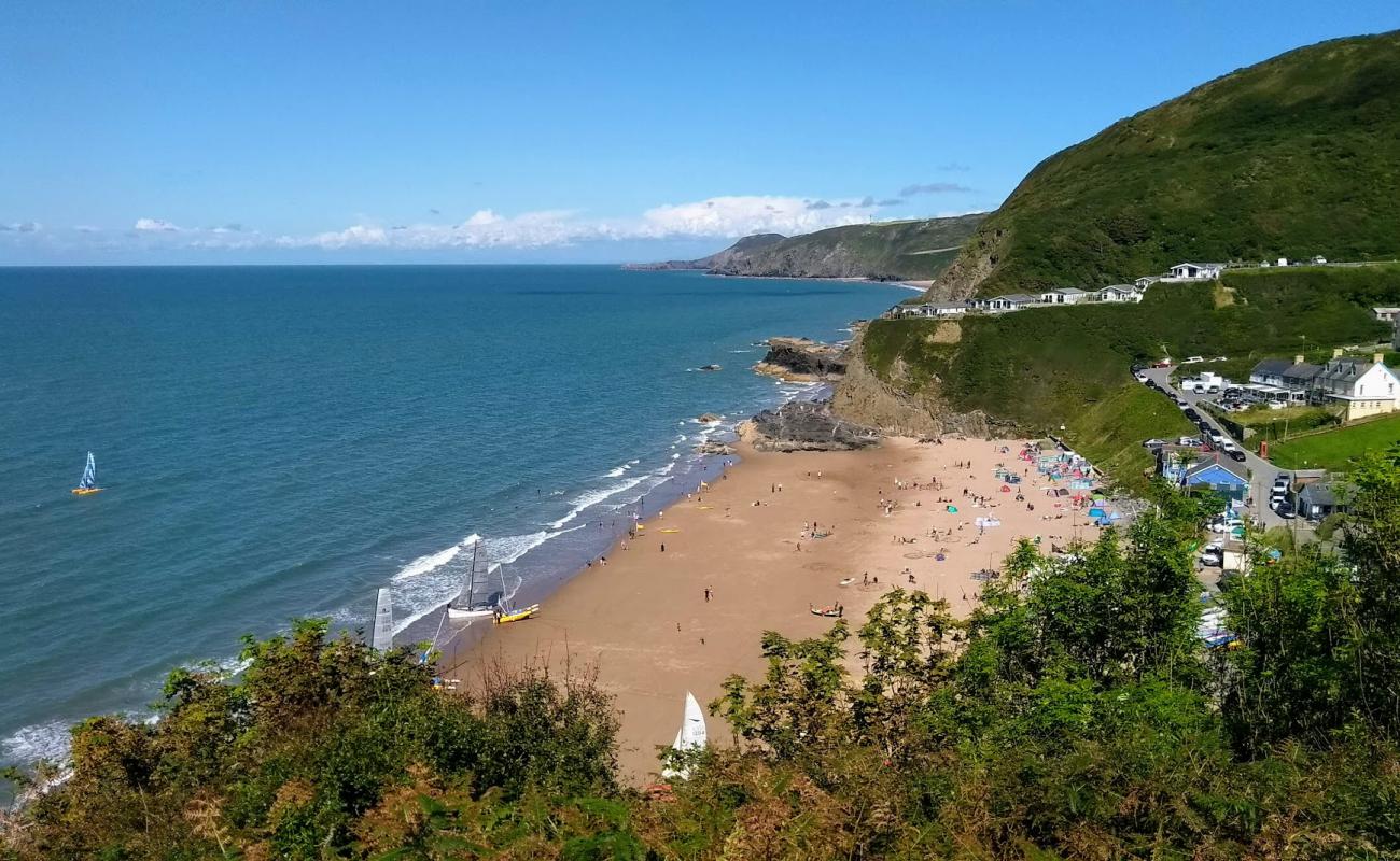 Foto af Tresaith strand med lys sand overflade