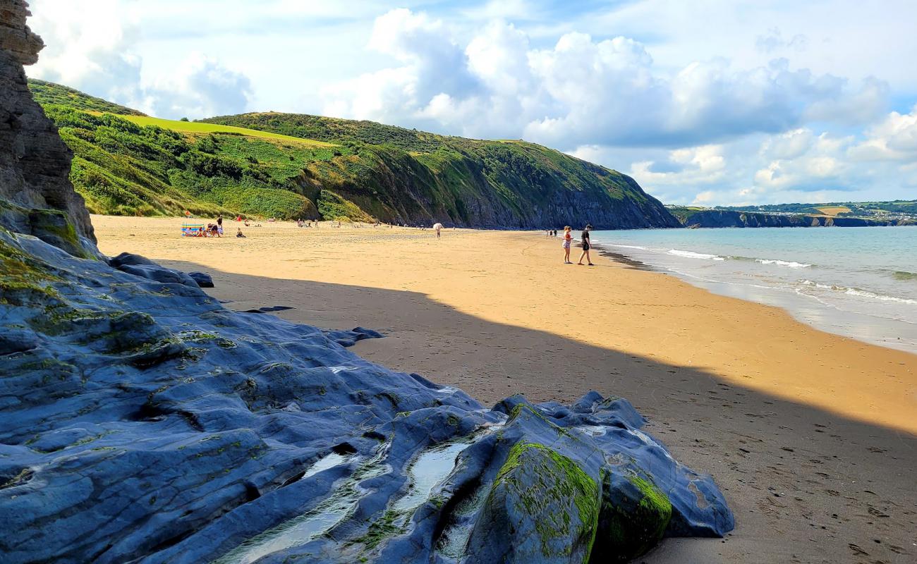 Foto af Penbryn strand - populært sted blandt afslapningskendere