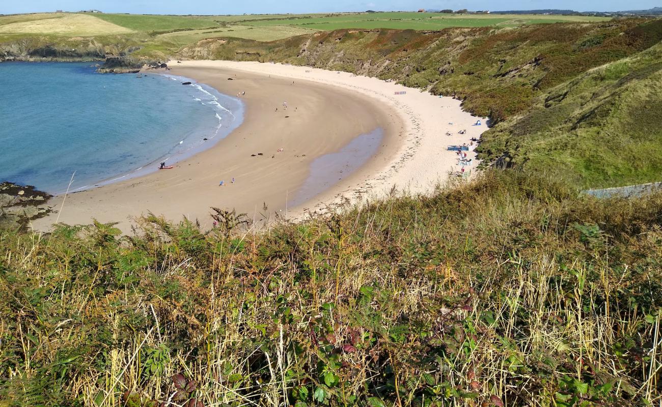 Foto af Traeth Porthor med lys sand overflade