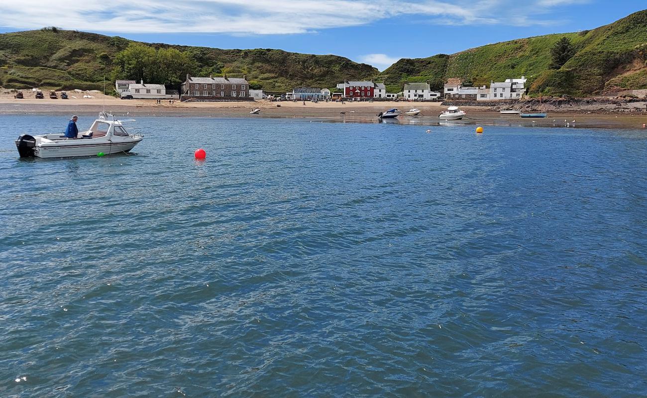 Foto af Nefyn strand med lys sand overflade