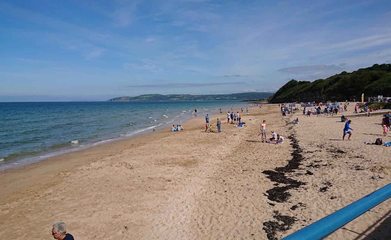 Foto af Benllech Strand med lys sand overflade