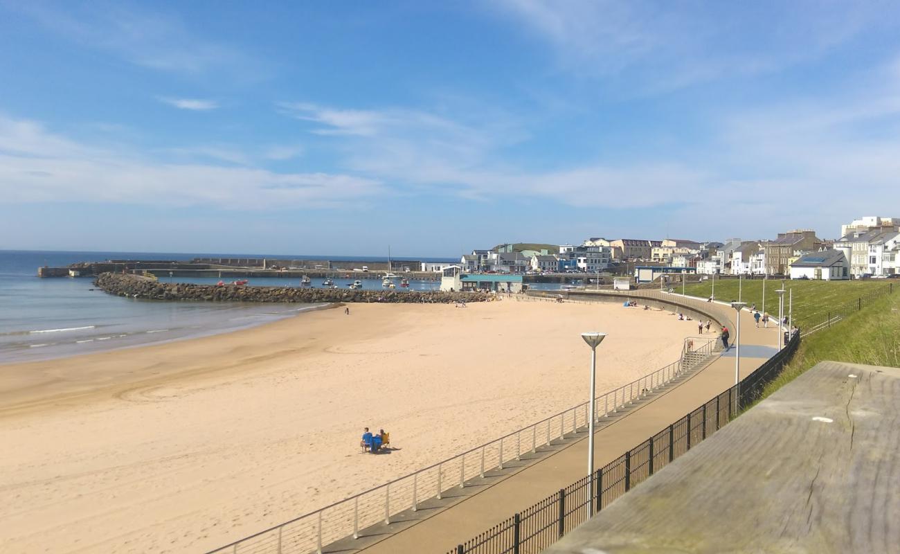 Foto af West Strand Beach med lys sand overflade