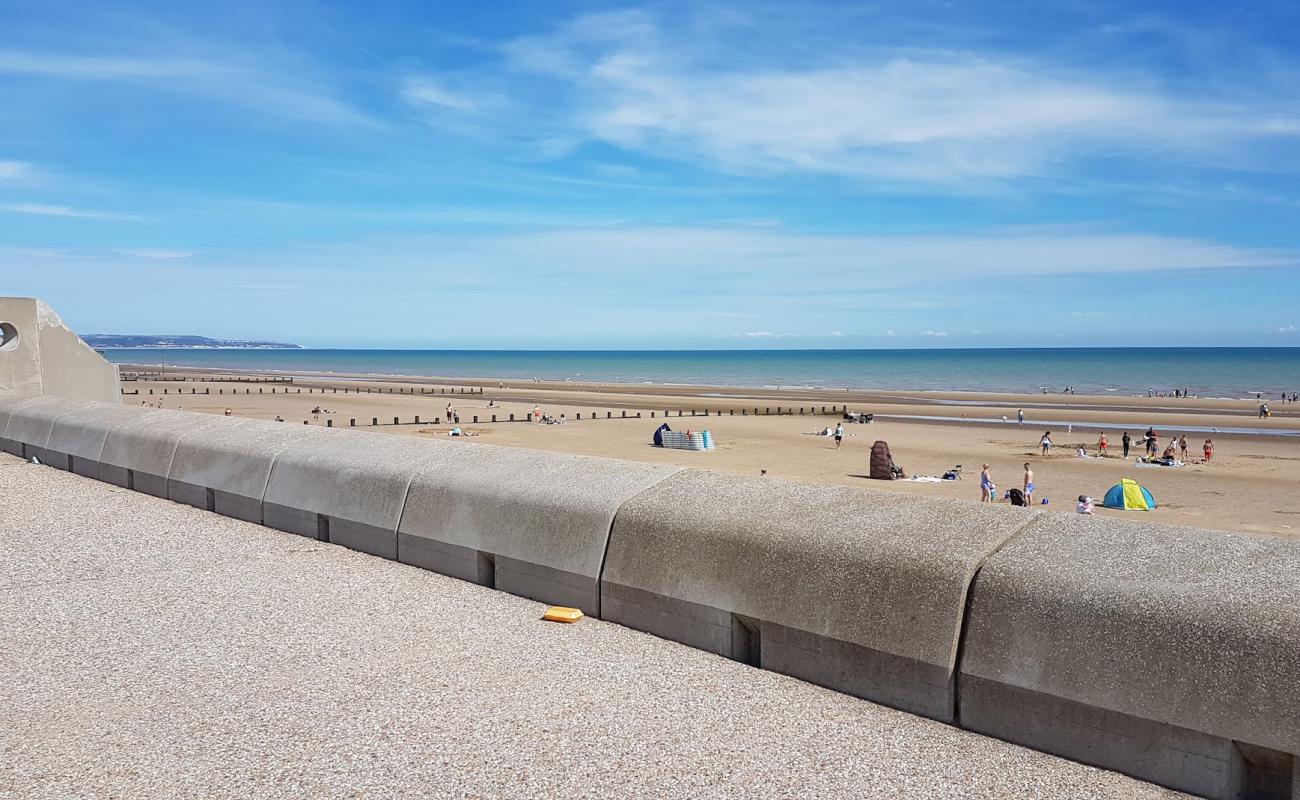 Foto af Dymchurch beach med lys sand overflade