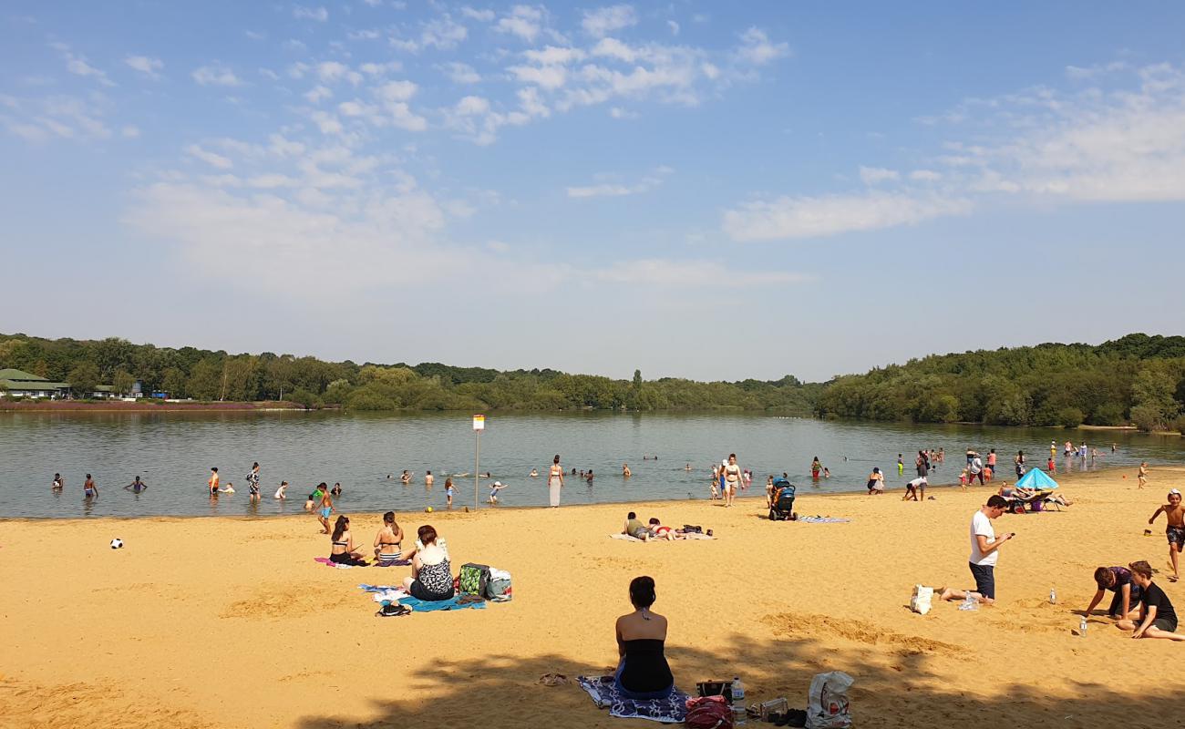 Foto af Ruislip Lido strand med lys sand overflade