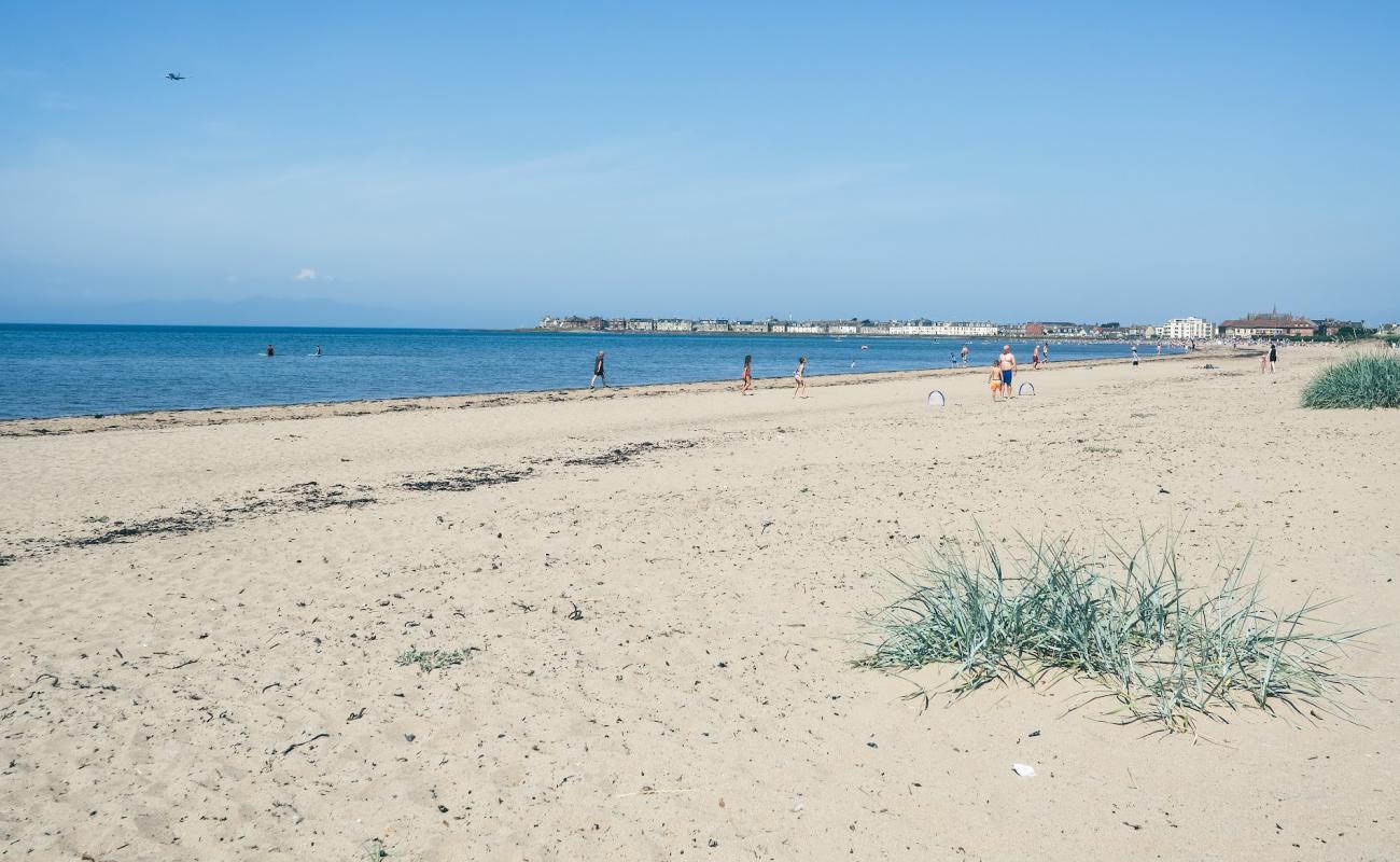 Foto af Troon Strand med lys sand overflade