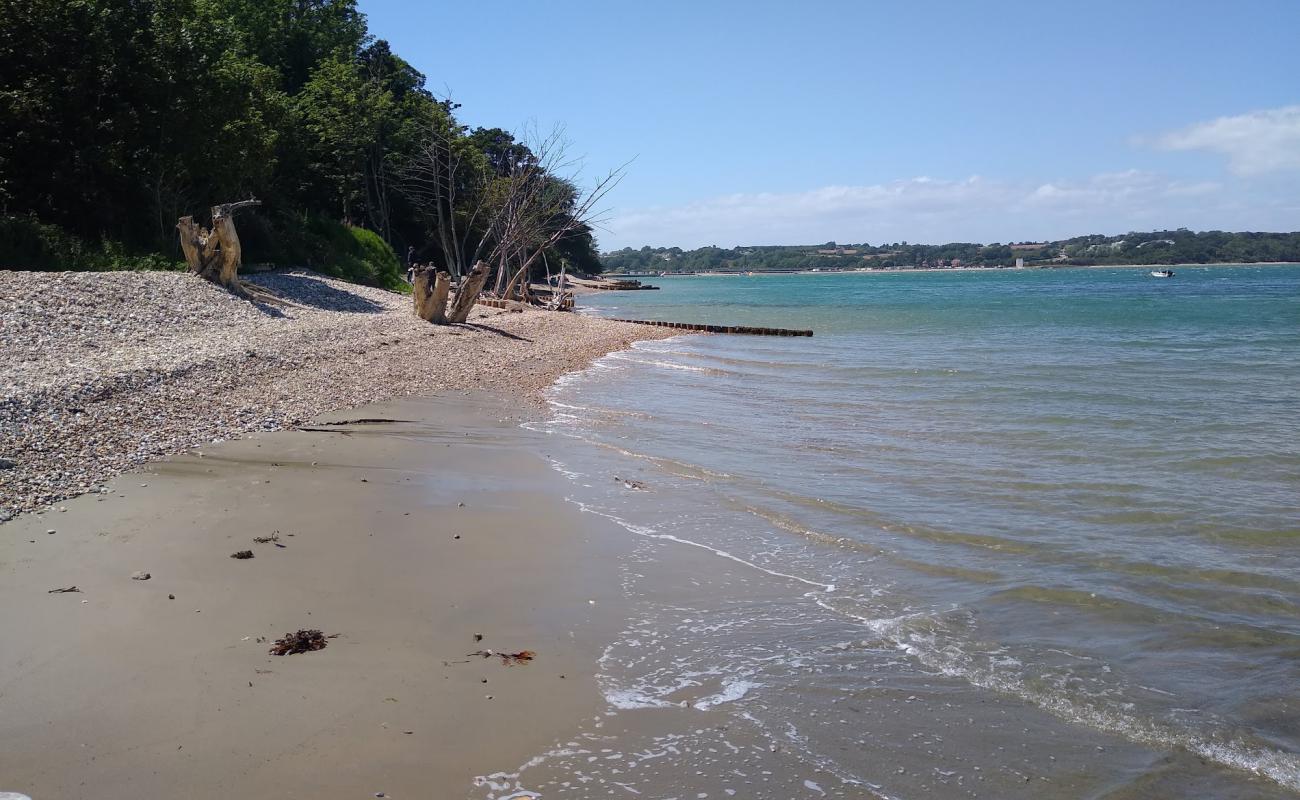 Foto af Bembridge Strand med let sand og småsten overflade