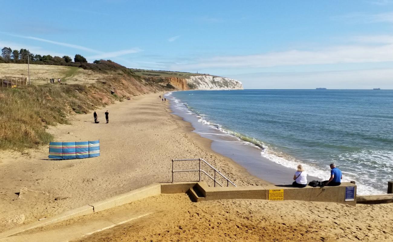 Foto af Yaverland Beach med lys sand overflade