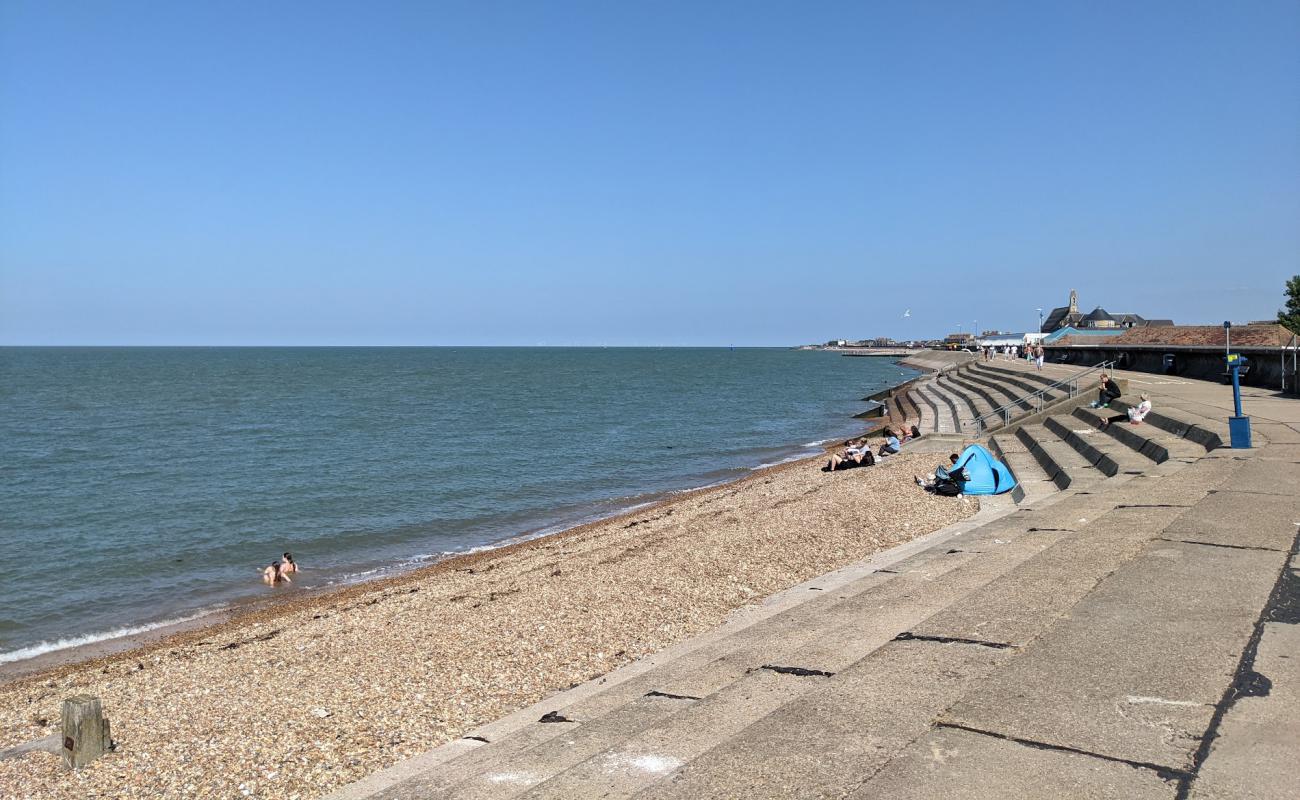 Foto af Sheerness Strand med let sten overflade